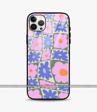 Load image into Gallery viewer, Daisy Swirl Floral Glass Case