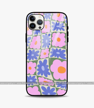 Load image into Gallery viewer, Daisy Swirl Floral Glass Case
